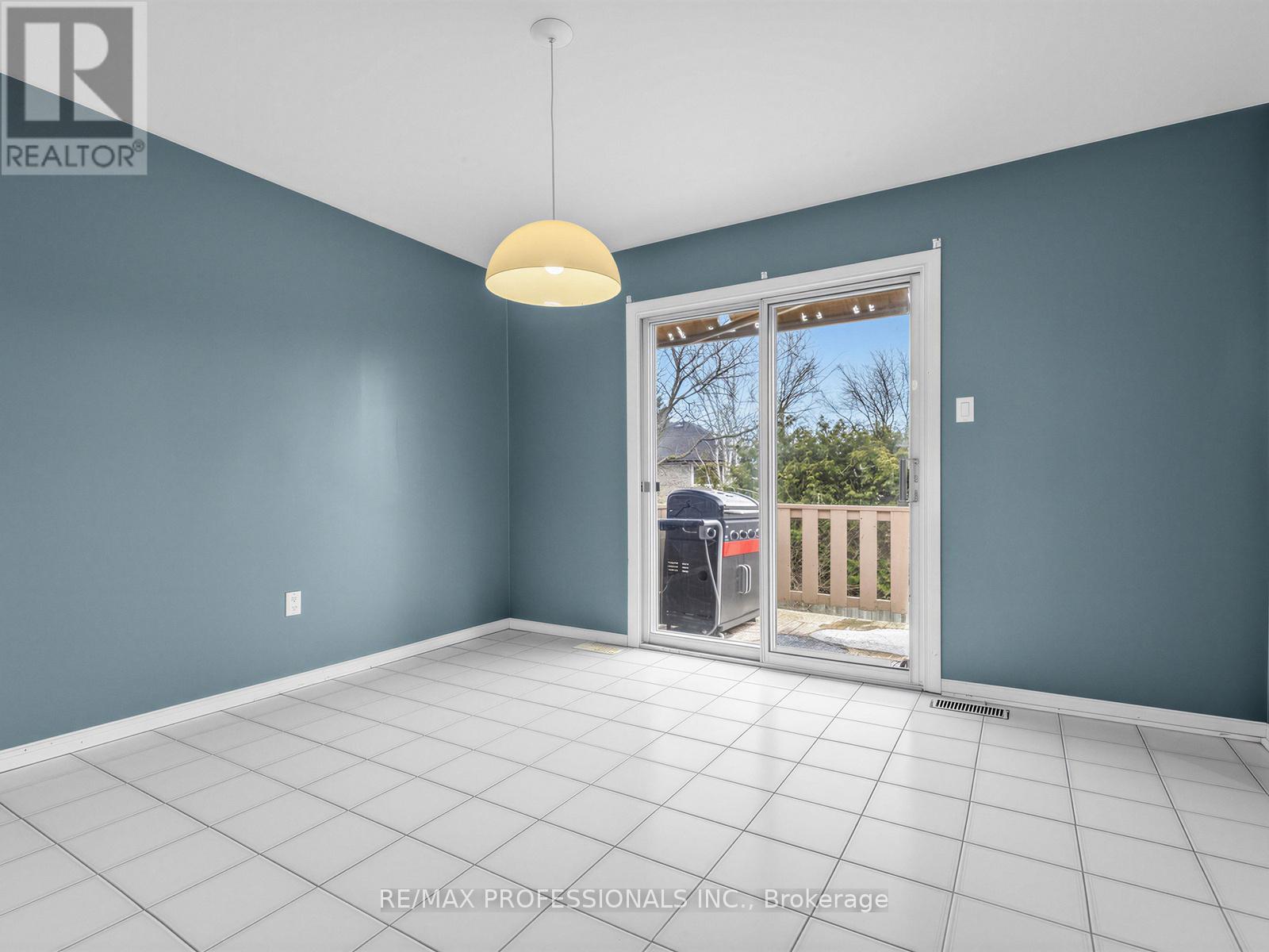 5 Coates Crescent, Richmond Hill, Ontario  L4E 2M3 - Photo 9 - N12886080