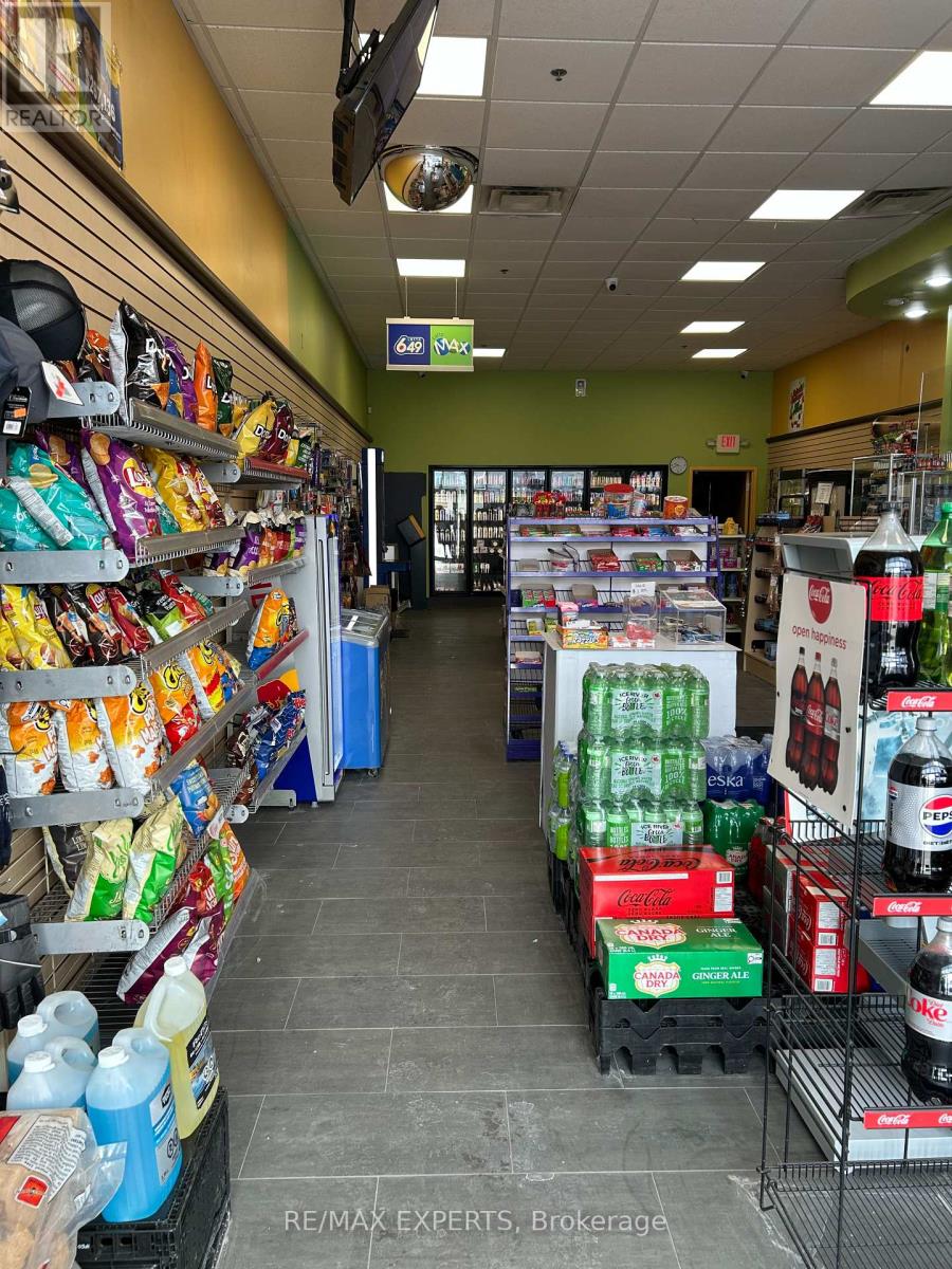 1410 Major Mackenzie Drive, Vaughan (Patterson), Ontario  L6A 4H6 - Photo 4 - N12886096