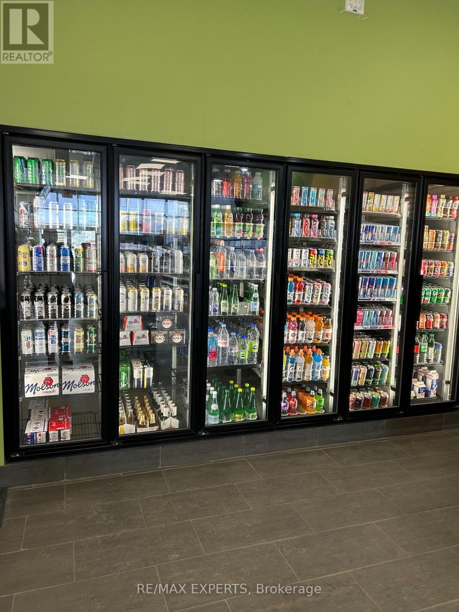 1410 Major Mackenzie Drive, Vaughan (Patterson), Ontario  L6A 4H6 - Photo 5 - N12886096