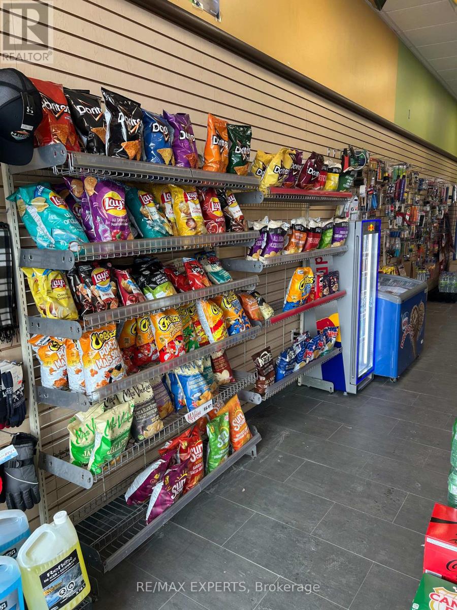 1410 Major Mackenzie Drive, Vaughan (Patterson), Ontario  L6A 4H6 - Photo 9 - N12886096