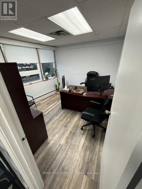 207 - 10212 Yonge Street, Richmond Hill (Mill Pond), Ontario  L4C 3B6 - Photo 8 - N12886100