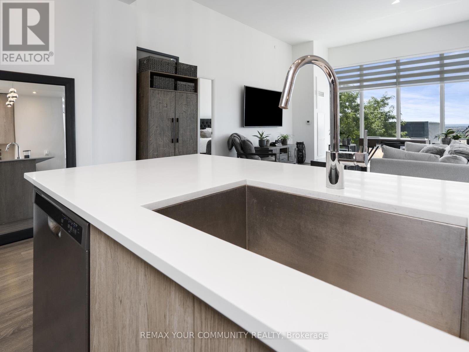 1012 - 99 Eagle Rock Way, Vaughan, Ontario  L6A 5A7 - Photo 11 - N12886104