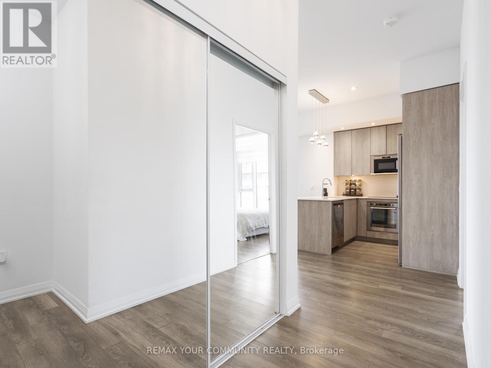 1012 - 99 Eagle Rock Way, Vaughan, Ontario  L6A 5A7 - Photo 5 - N12886104