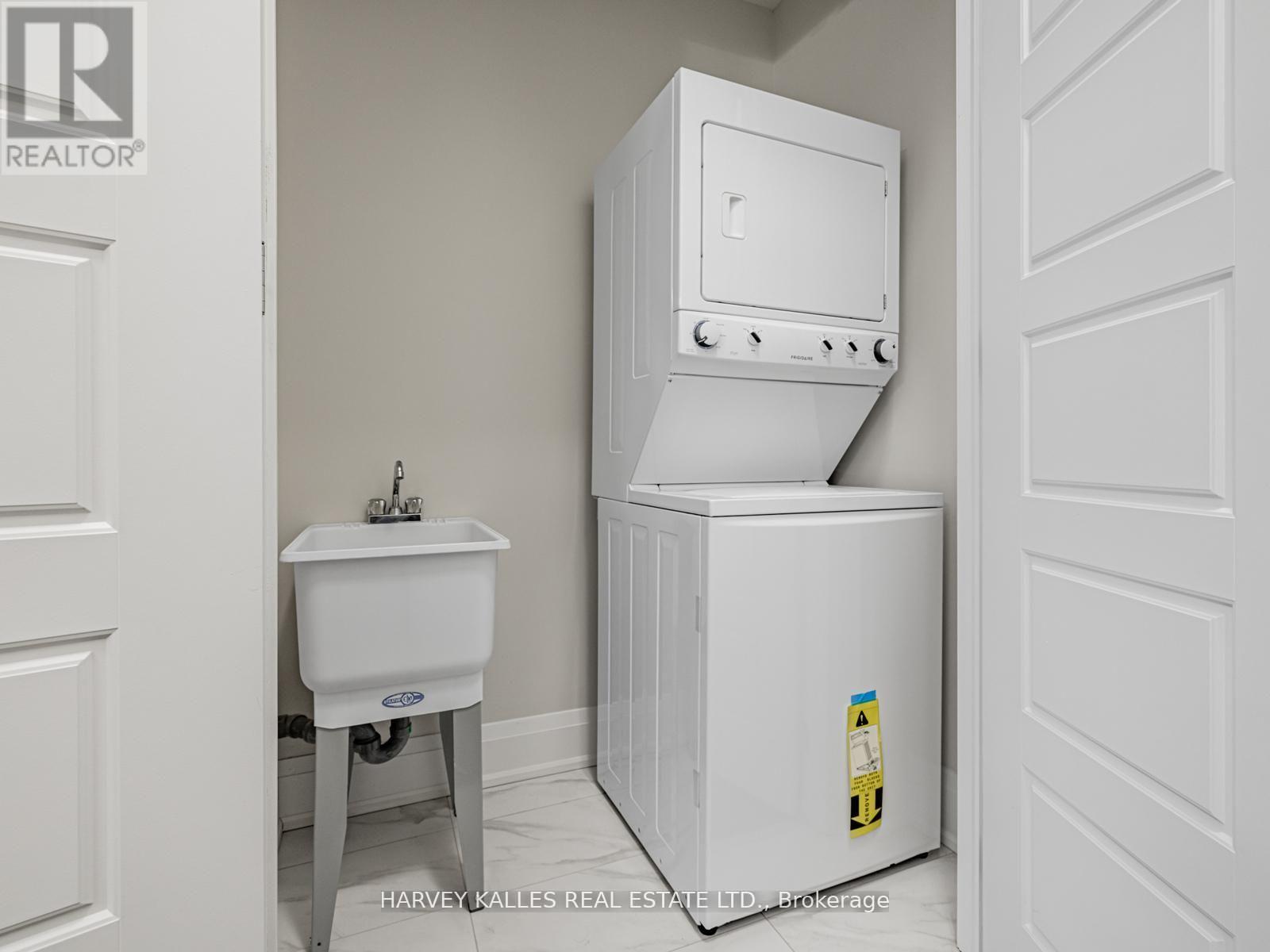 112 - 7 Bond Crescent, Richmond Hill (Oak Ridges), Ontario  L4E 1E6 - Photo 11 - N12886118