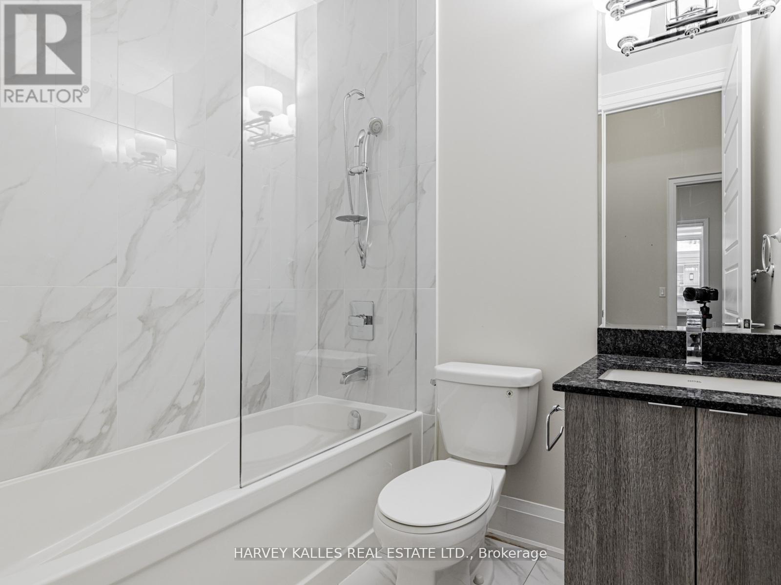 112 - 7 Bond Crescent, Richmond Hill (Oak Ridges), Ontario  L4E 1E6 - Photo 9 - N12886118