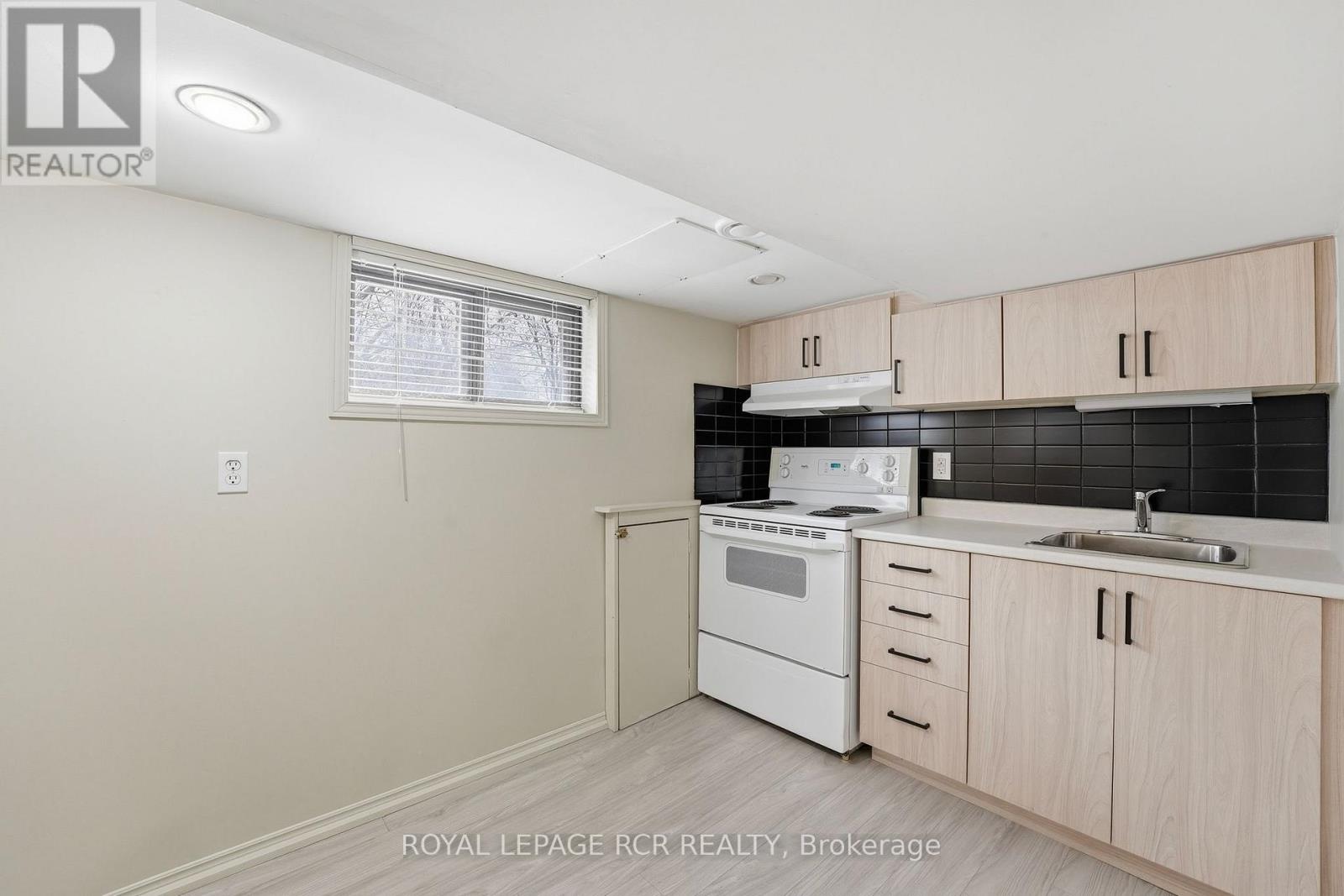 83 Industrial Parkway S, Aurora, Ontario  L4G 3V5 - Photo 11 - N12886166