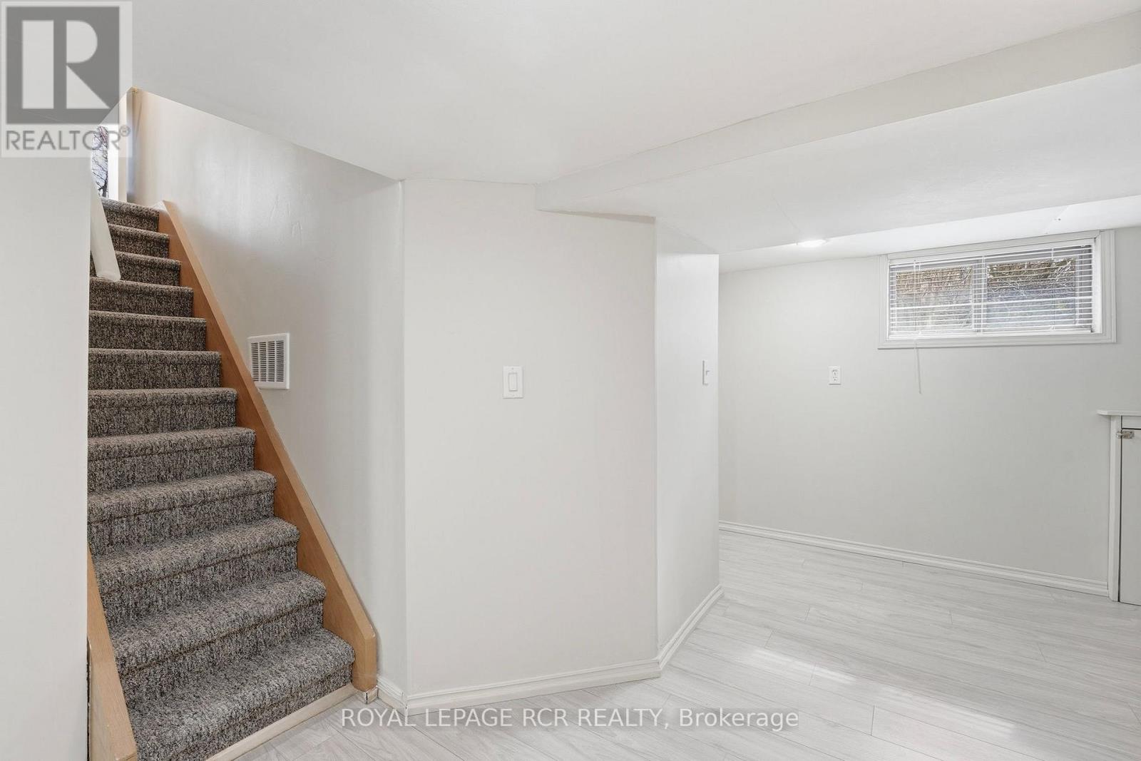 83 Industrial Parkway S, Aurora, Ontario  L4G 3V5 - Photo 8 - N12886166