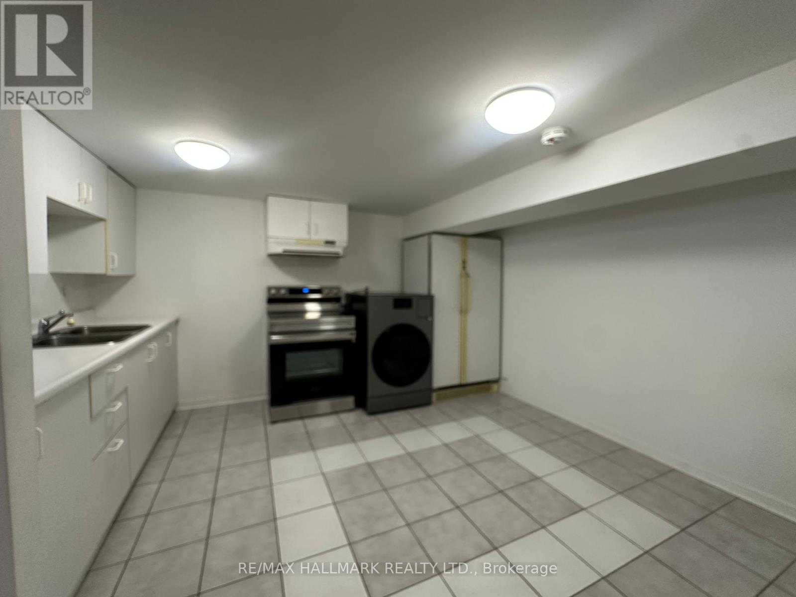 Bsmt - 245 Axminster Drive, Richmond Hill (Crosby), Ontario  L4C 2W2 - Photo 8 - N12792904