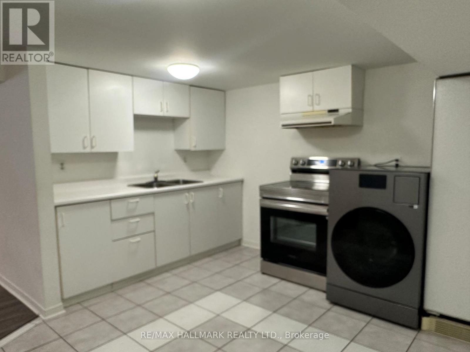 Bsmt - 245 Axminster Drive, Richmond Hill (Crosby), Ontario  L4C 2W2 - Photo 7 - N12792904