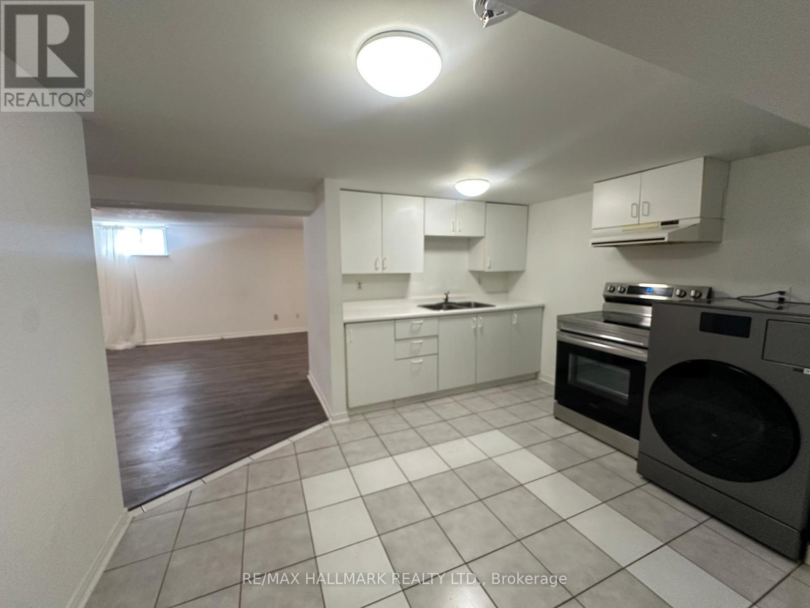 Bsmt - 245 Axminster Drive, Richmond Hill (Crosby), Ontario  L4C 2W2 - Photo 3 - N12792904