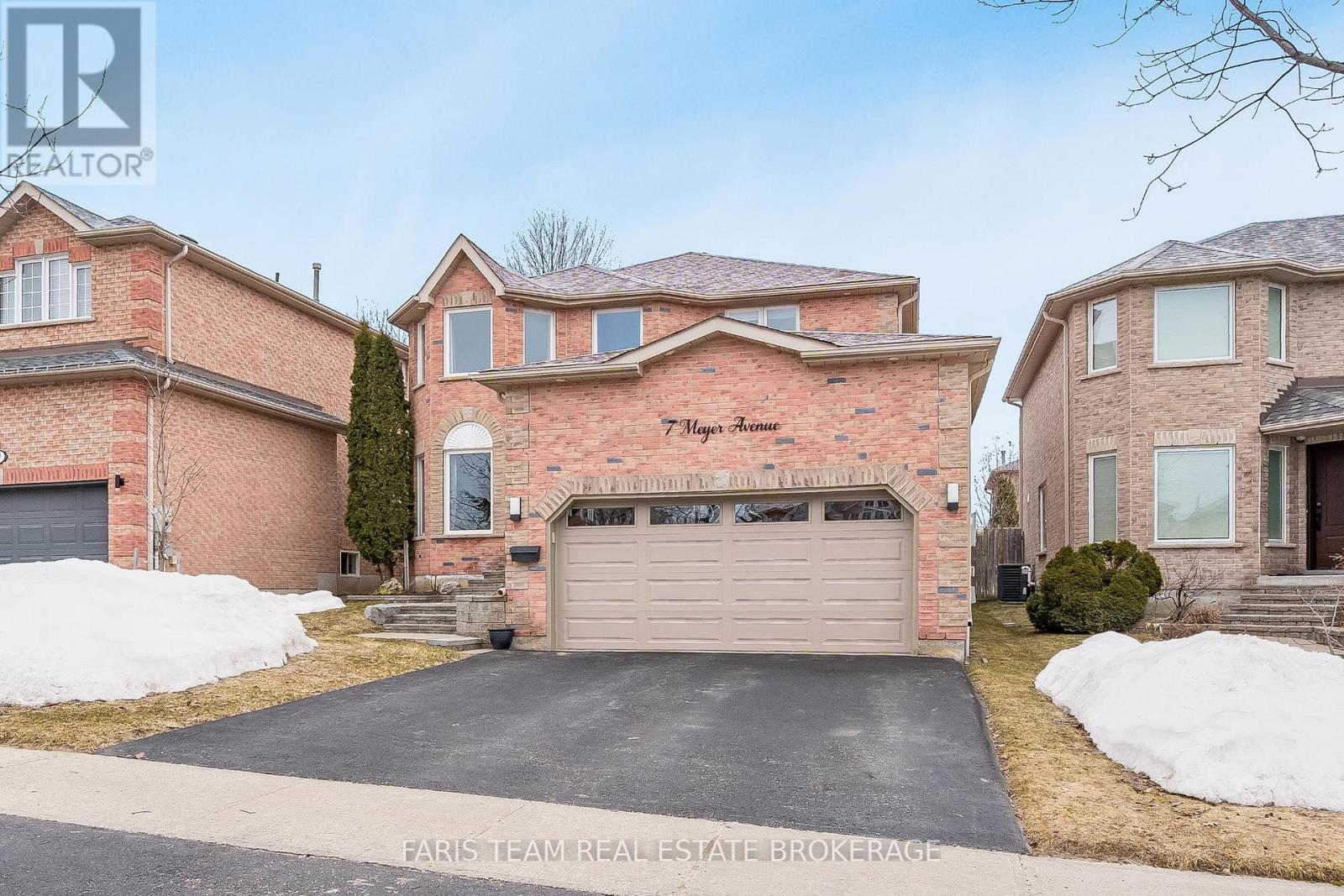 7 Meyer Avenue, Barrie (East Bayfield), Ontario  L4M 6X2 - Photo 2 - S12885886