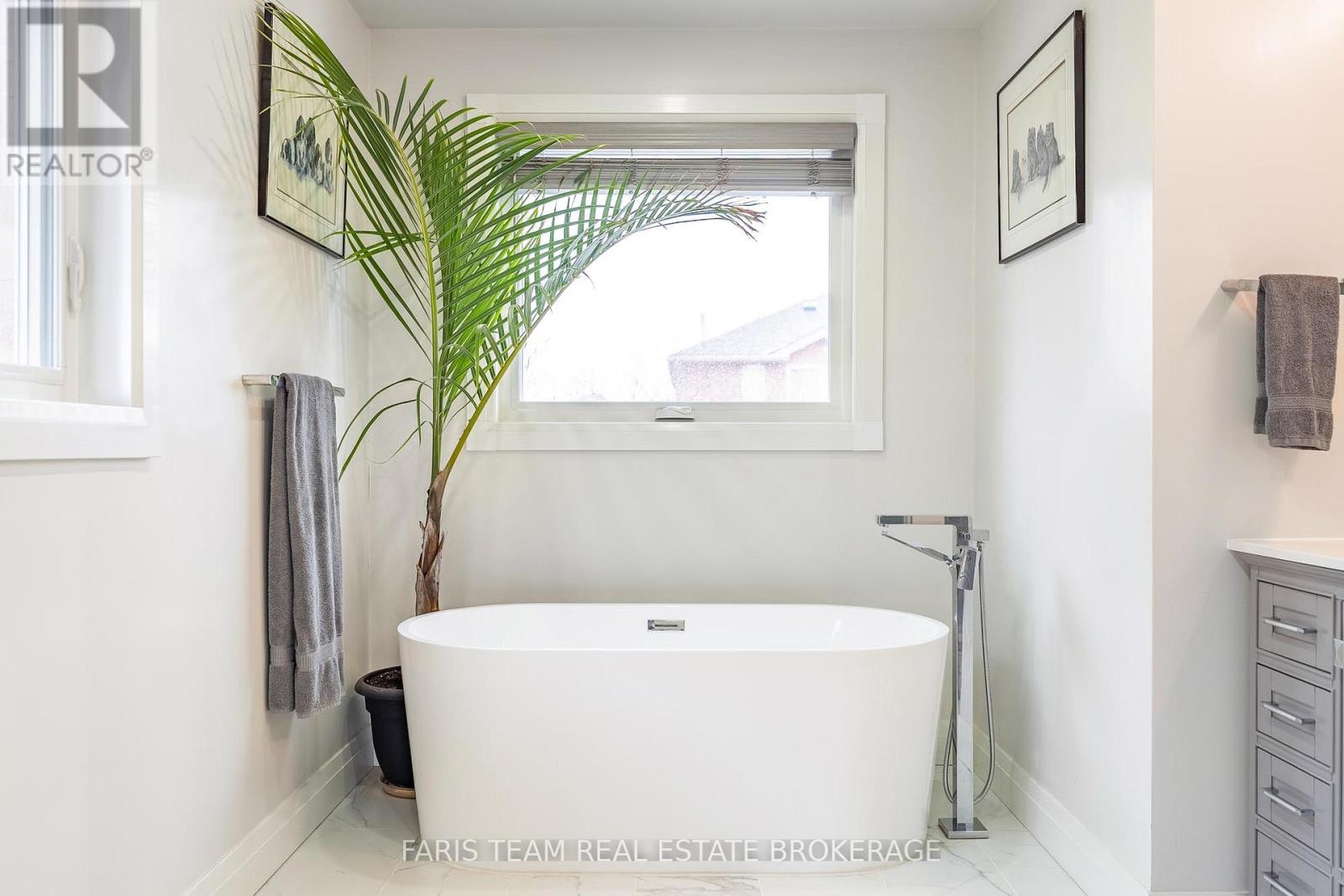 7 Meyer Avenue, Barrie (East Bayfield), Ontario  L4M 6X2 - Photo 27 - S12885886