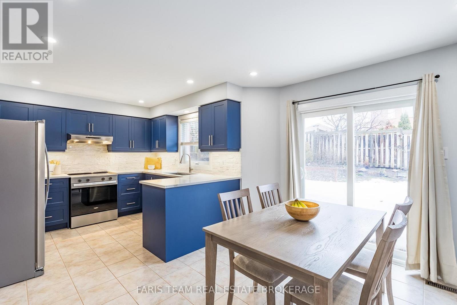 7 Meyer Avenue, Barrie (East Bayfield), Ontario  L4M 6X2 - Photo 5 - S12885886