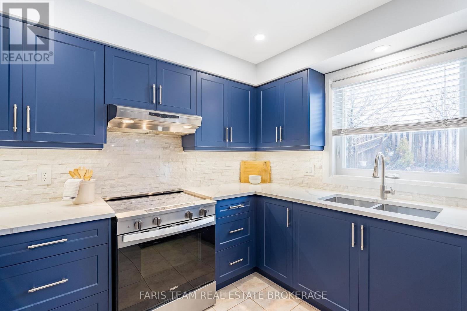 7 Meyer Avenue, Barrie (East Bayfield), Ontario  L4M 6X2 - Photo 7 - S12885886