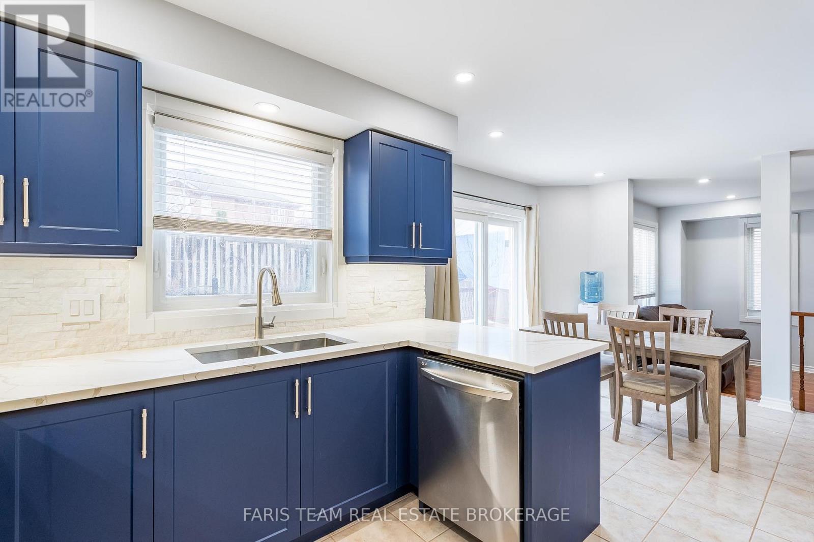 7 Meyer Avenue, Barrie (East Bayfield), Ontario  L4M 6X2 - Photo 8 - S12885886