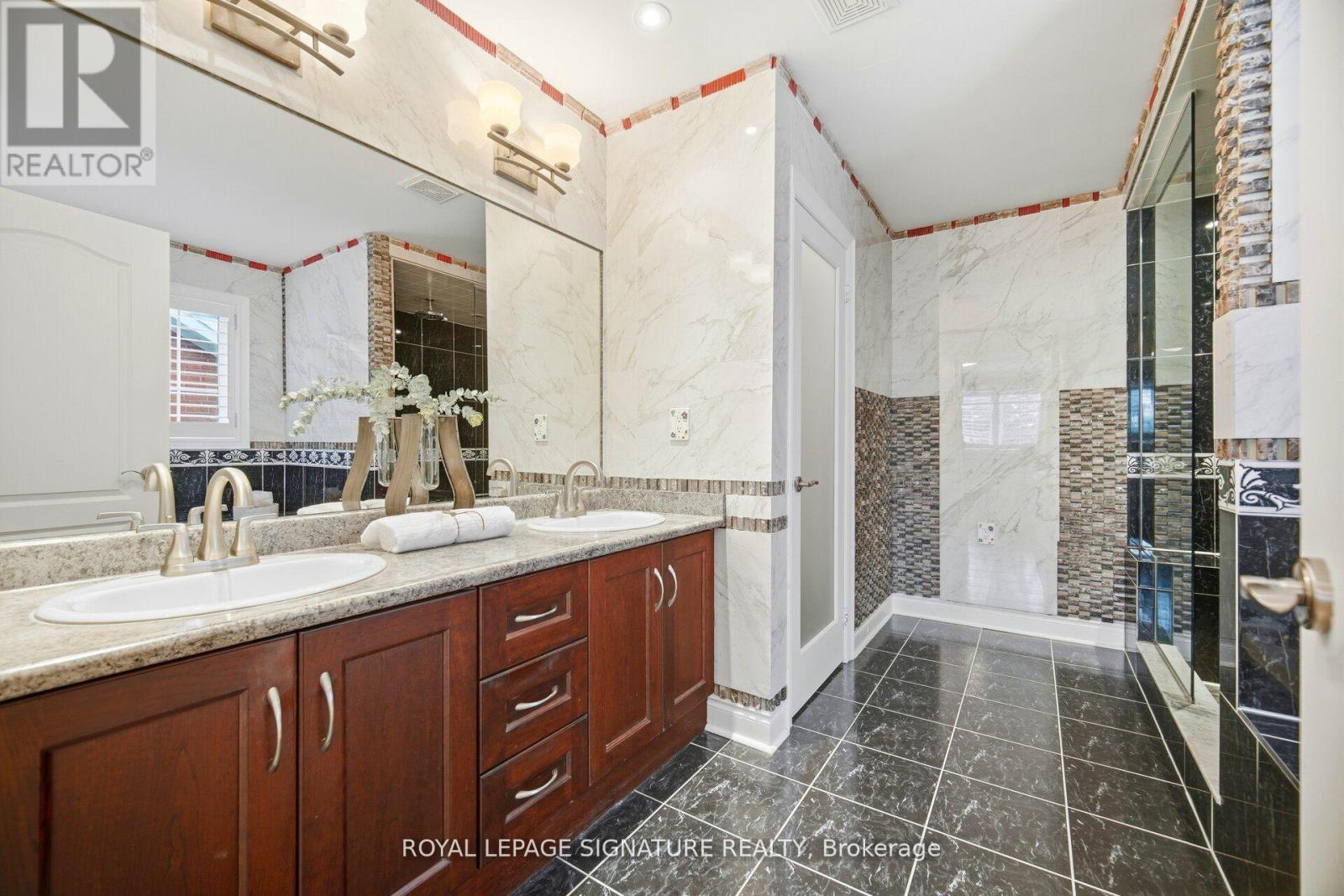 1592 Hallstone Road, Brampton (Bram West), Ontario  L6Y 5K8 - Photo 24 - W12885906