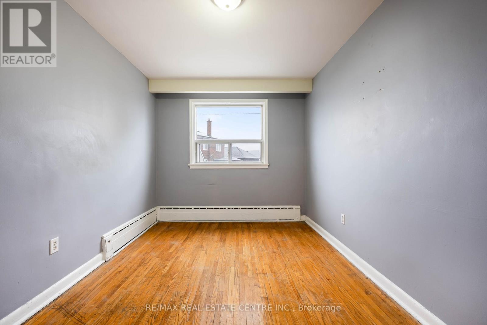 10 Lapp Street, Toronto (Rockcliffe-Smythe), Ontario  M6N 3W6 - Photo 14 - W12886032