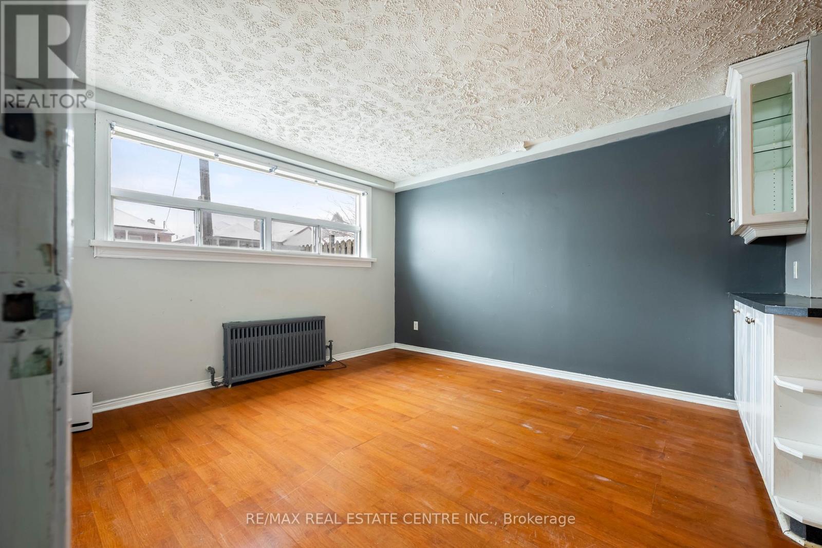 10 Lapp Street, Toronto (Rockcliffe-Smythe), Ontario  M6N 3W6 - Photo 18 - W12886032