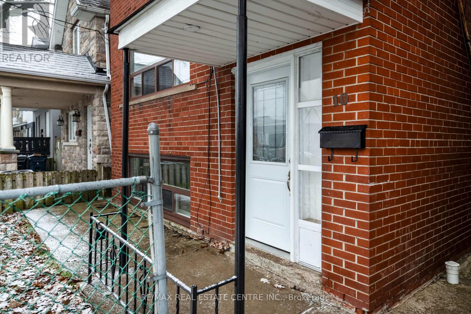 10 Lapp Street, Toronto (Rockcliffe-Smythe), Ontario  M6N 3W6 - Photo 4 - W12886032