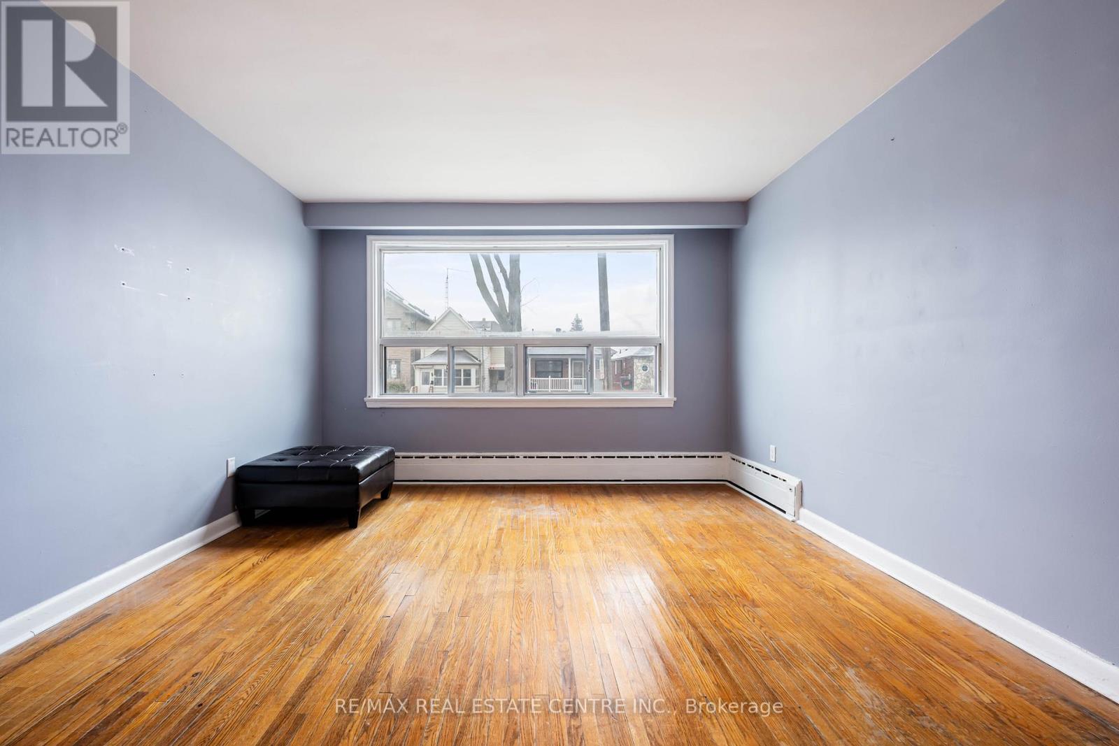 10 Lapp Street, Toronto (Rockcliffe-Smythe), Ontario  M6N 3W6 - Photo 6 - W12886032