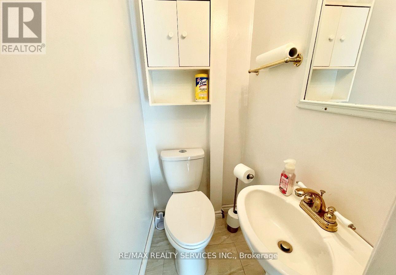 48 Chambers Court E, Brampton (Heart Lake East), Ontario  L6Z 1J1 - Photo 10 - W12886086