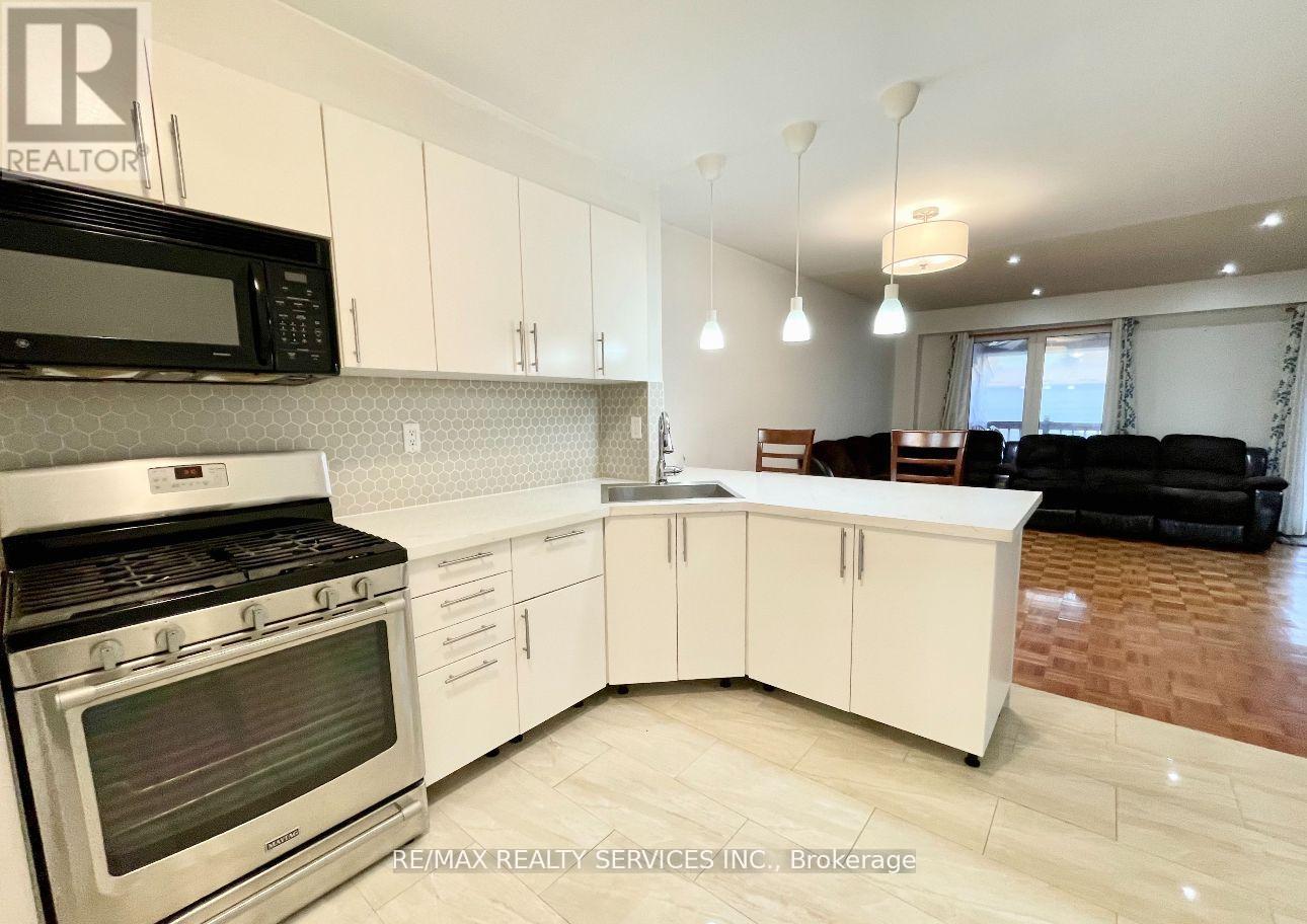 48 Chambers Court E, Brampton (Heart Lake East), Ontario  L6Z 1J1 - Photo 5 - W12886086