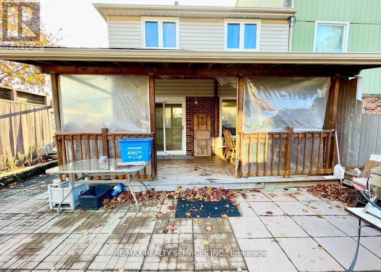 48 Chambers Court E, Brampton (Heart Lake East), Ontario  L6Z 1J1 - Photo 8 - W12886086