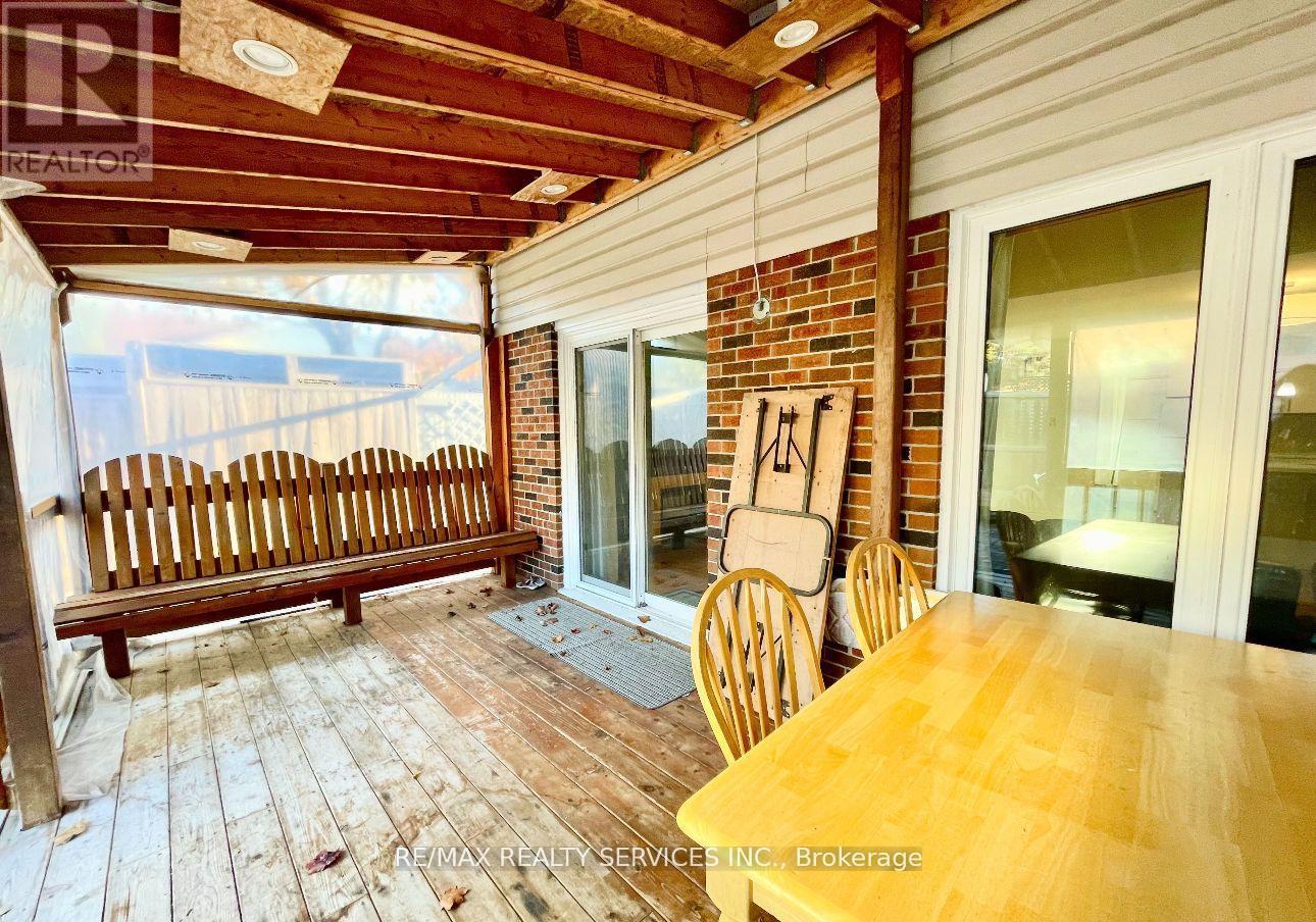 48 Chambers Court E, Brampton (Heart Lake East), Ontario  L6Z 1J1 - Photo 9 - W12886086