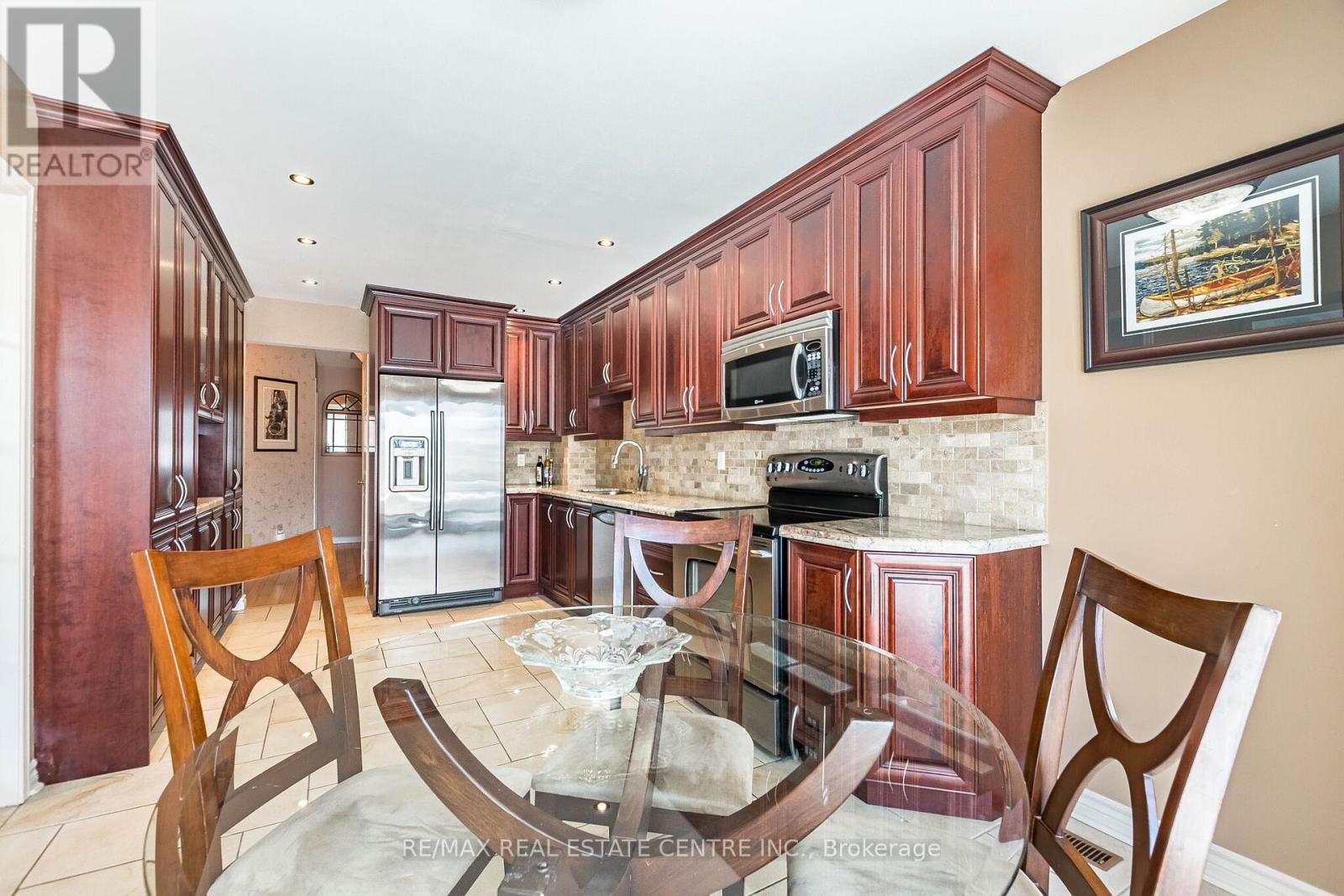 82 Candy Crescent, Brampton, Ontario  L6X 3Z9 - Photo 11 - W12886142