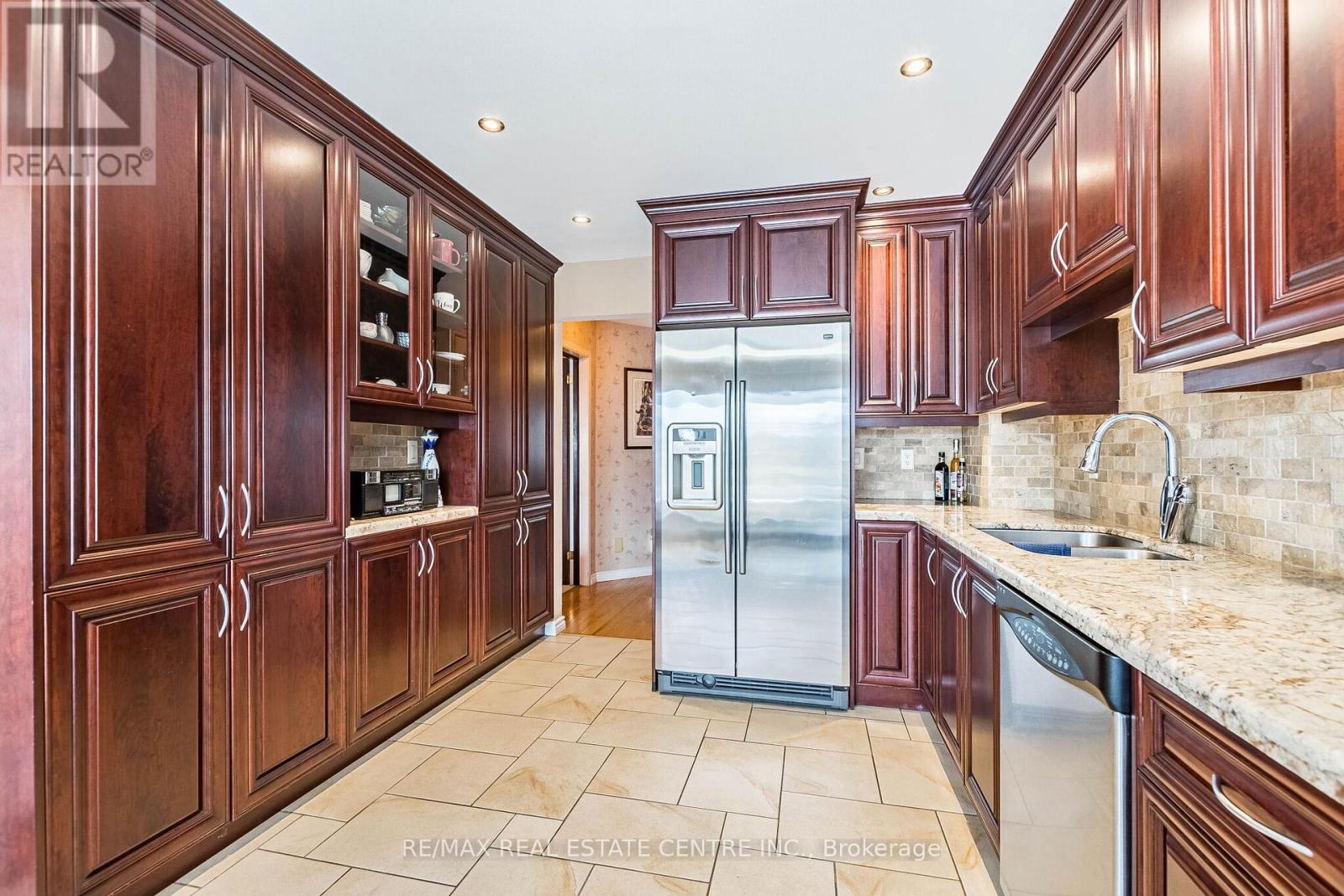 82 Candy Crescent, Brampton, Ontario  L6X 3Z9 - Photo 12 - W12886142