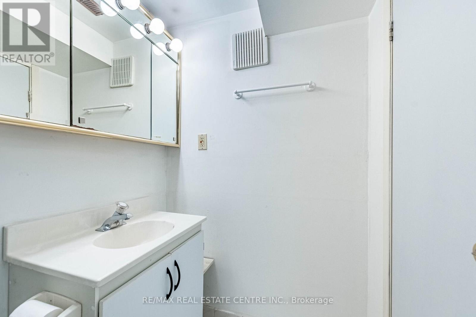 82 Candy Crescent, Brampton, Ontario  L6X 3Z9 - Photo 38 - W12886142