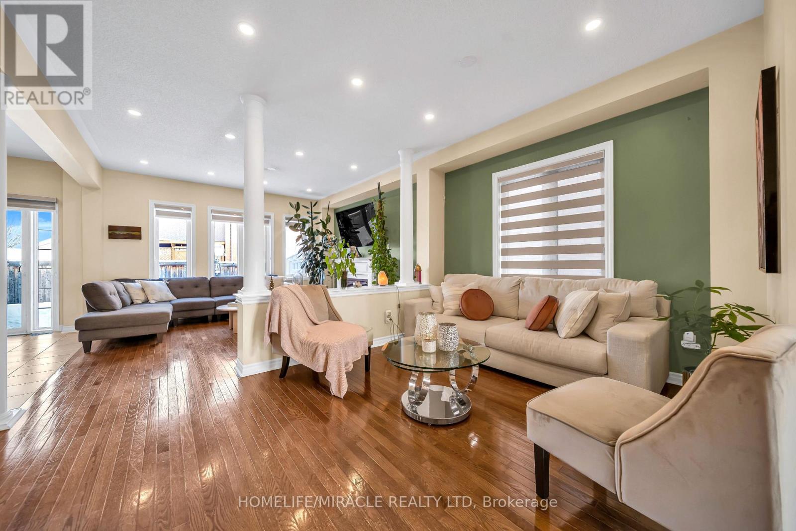 4 Templeton Court, Brampton (Bram East), Ontario  L6P 3B2 - Photo 10 - W12886158