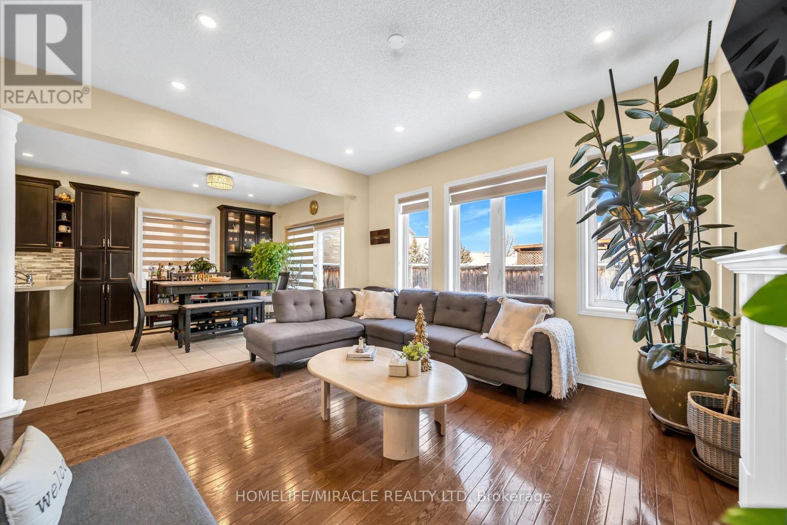 4 Templeton Court, Brampton (Bram East), Ontario  L6P 3B2 - Photo 11 - W12886158