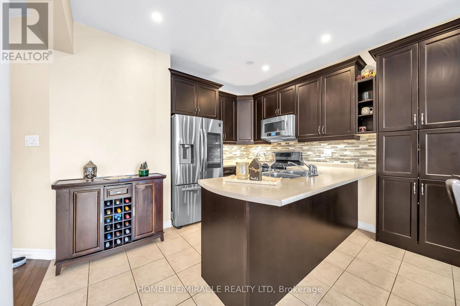 4 Templeton Court, Brampton (Bram East), Ontario  L6P 3B2 - Photo 19 - W12886158