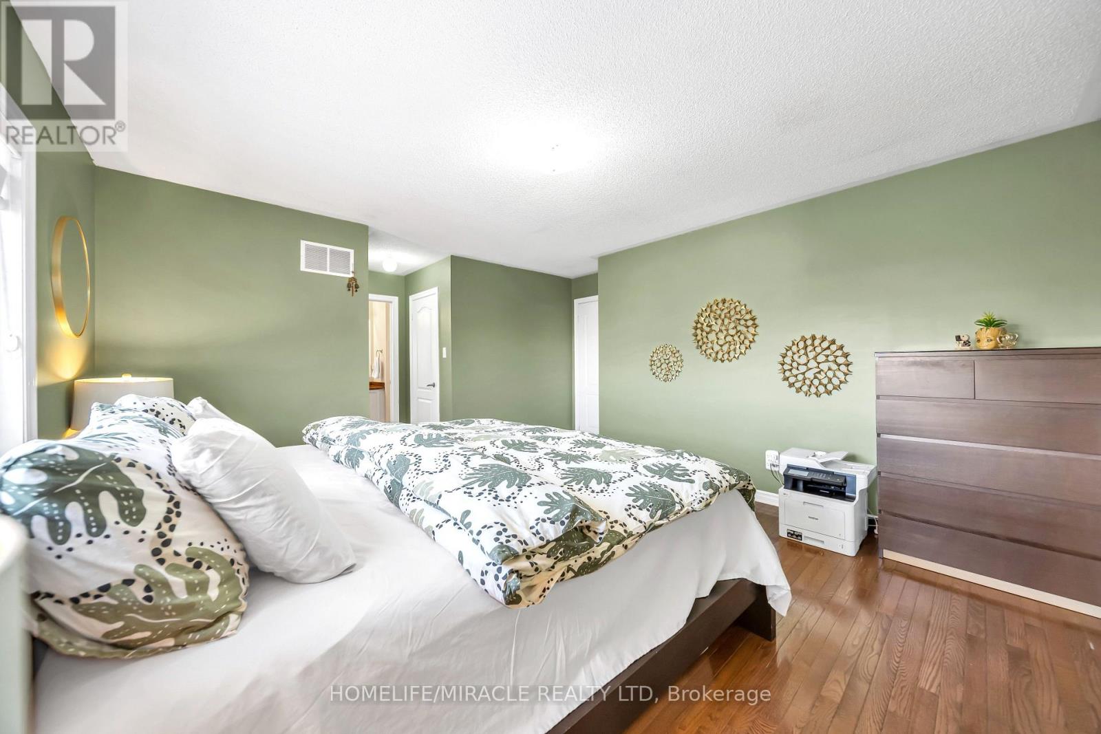 4 Templeton Court, Brampton (Bram East), Ontario  L6P 3B2 - Photo 30 - W12886158