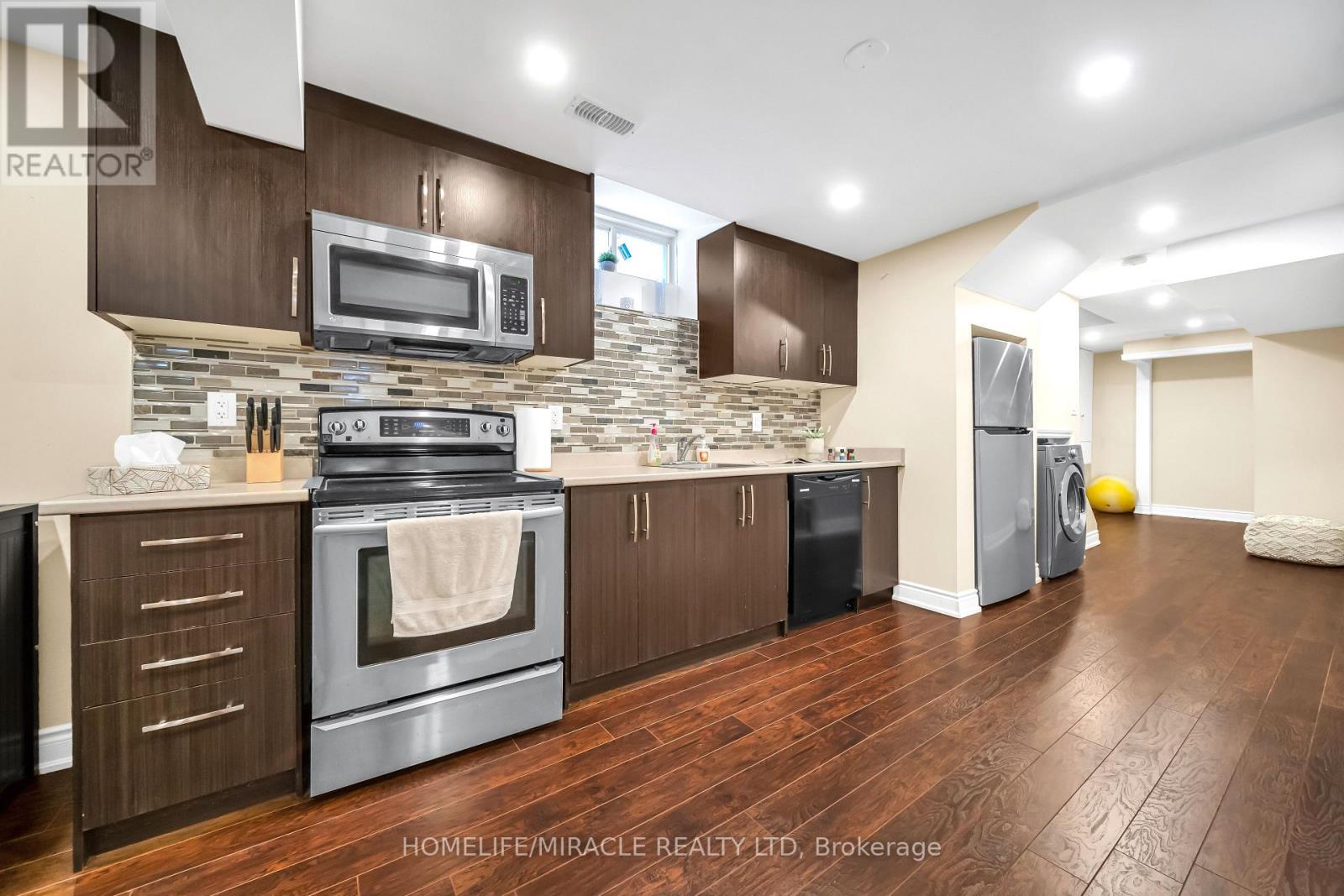 4 Templeton Court, Brampton (Bram East), Ontario  L6P 3B2 - Photo 38 - W12886158