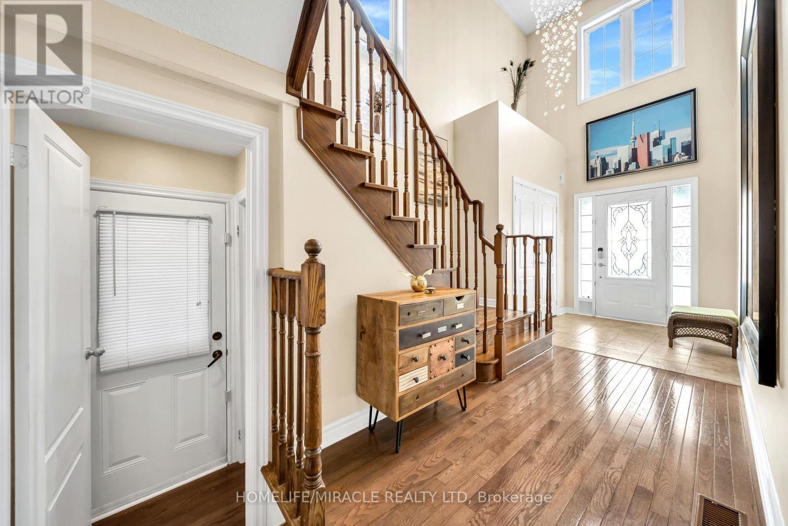 4 Templeton Court, Brampton (Bram East), Ontario  L6P 3B2 - Photo 8 - W12886158