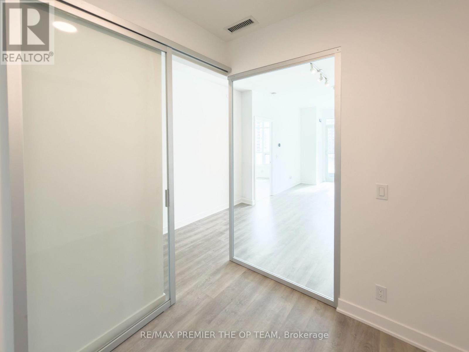 403 - 30 Upper Mall Way, Vaughan, Ontario  L4J 0L7 - Photo 16 - N12758276