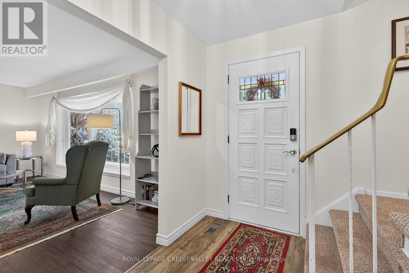 43 Benton Street, Brampton, Ontario  L6W 3B8 - Photo 5 - W12671078