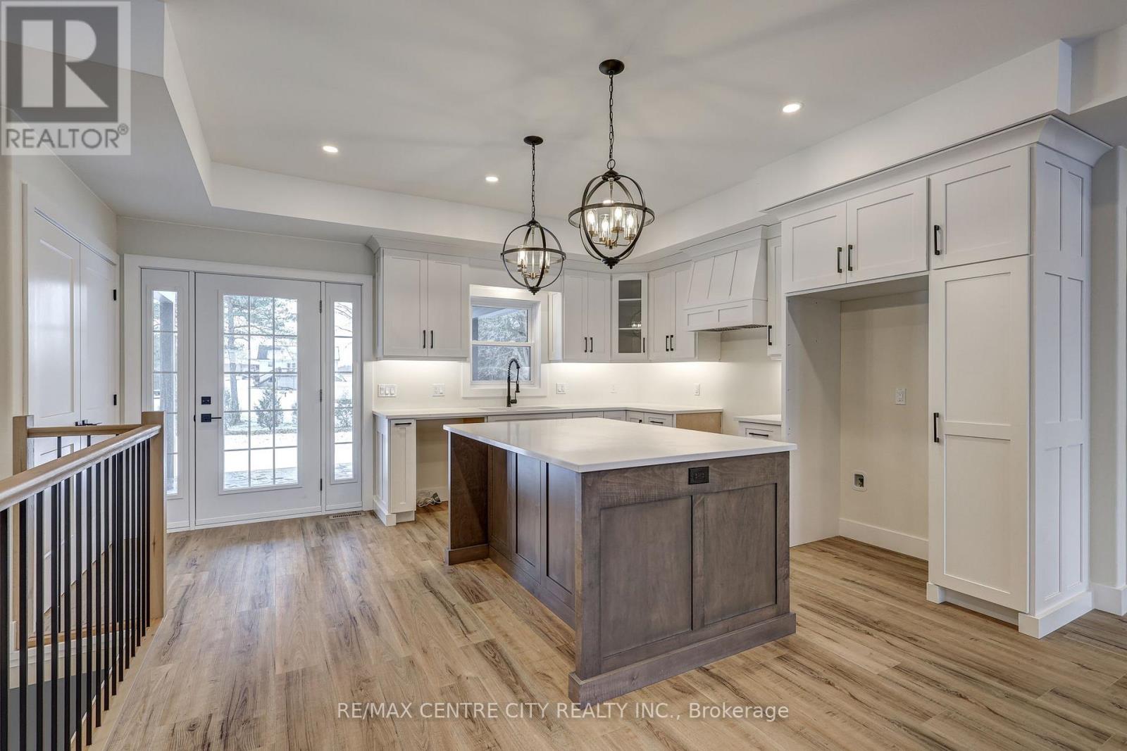 56087 Maverick Court, Bayham (Straffordville), Ontario  N0J 1Y0 - Photo 2 - X12867778