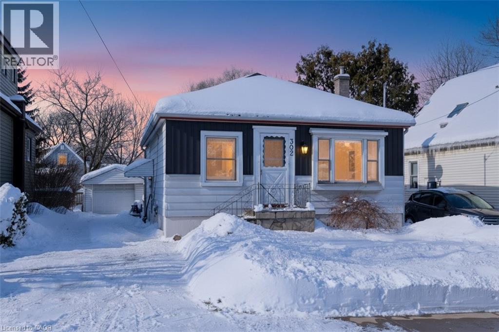 302 East 27th Street, Hamilton, Ontario  L8V 3G6 - Photo 2 - 40801129