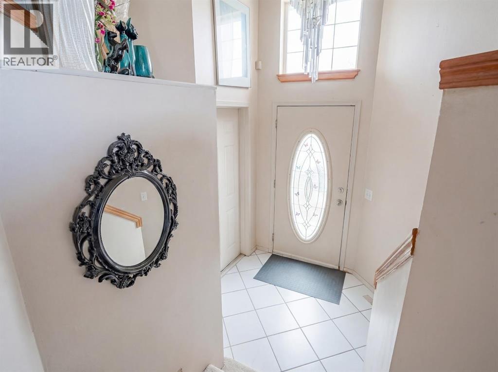 206 Saratoga Close Ne, Calgary, Alberta  T1Y 7A1 - Photo 2 - A2287199