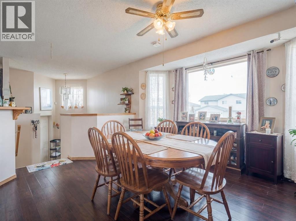 206 Saratoga Close Ne, Calgary, Alberta  T1Y 7A1 - Photo 5 - A2287199