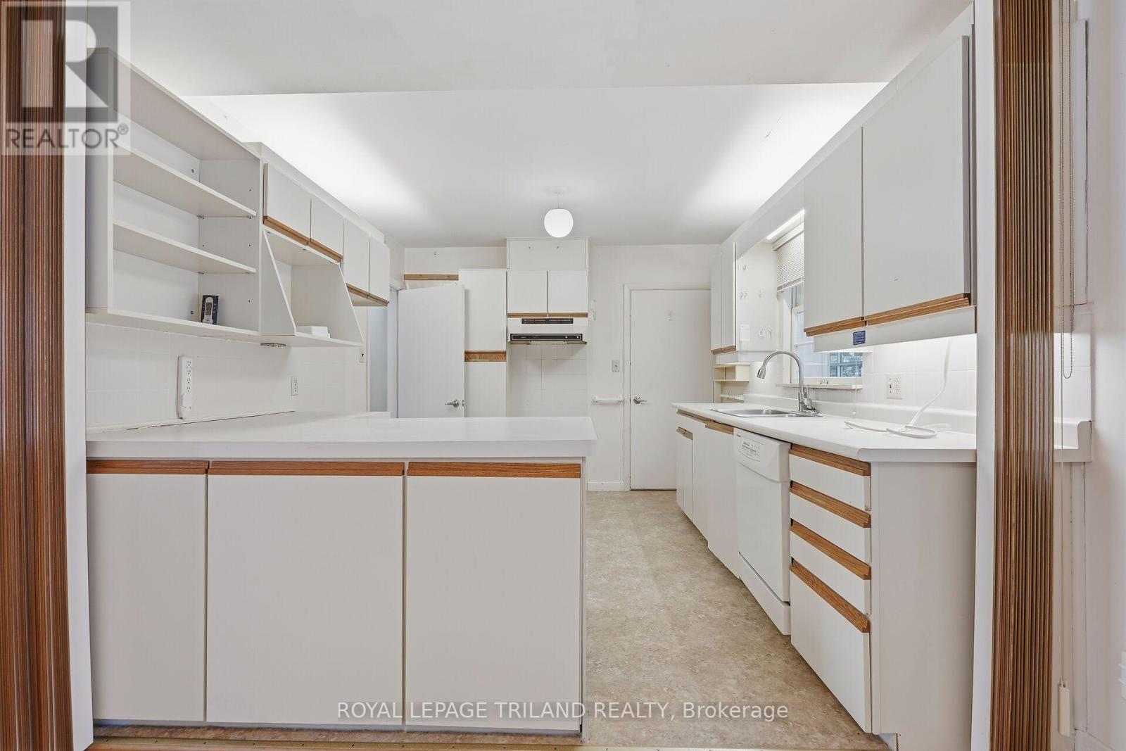 39 Ford Crescent, London North, Ontario  N6G 1H8 - Photo 11 - X12886210