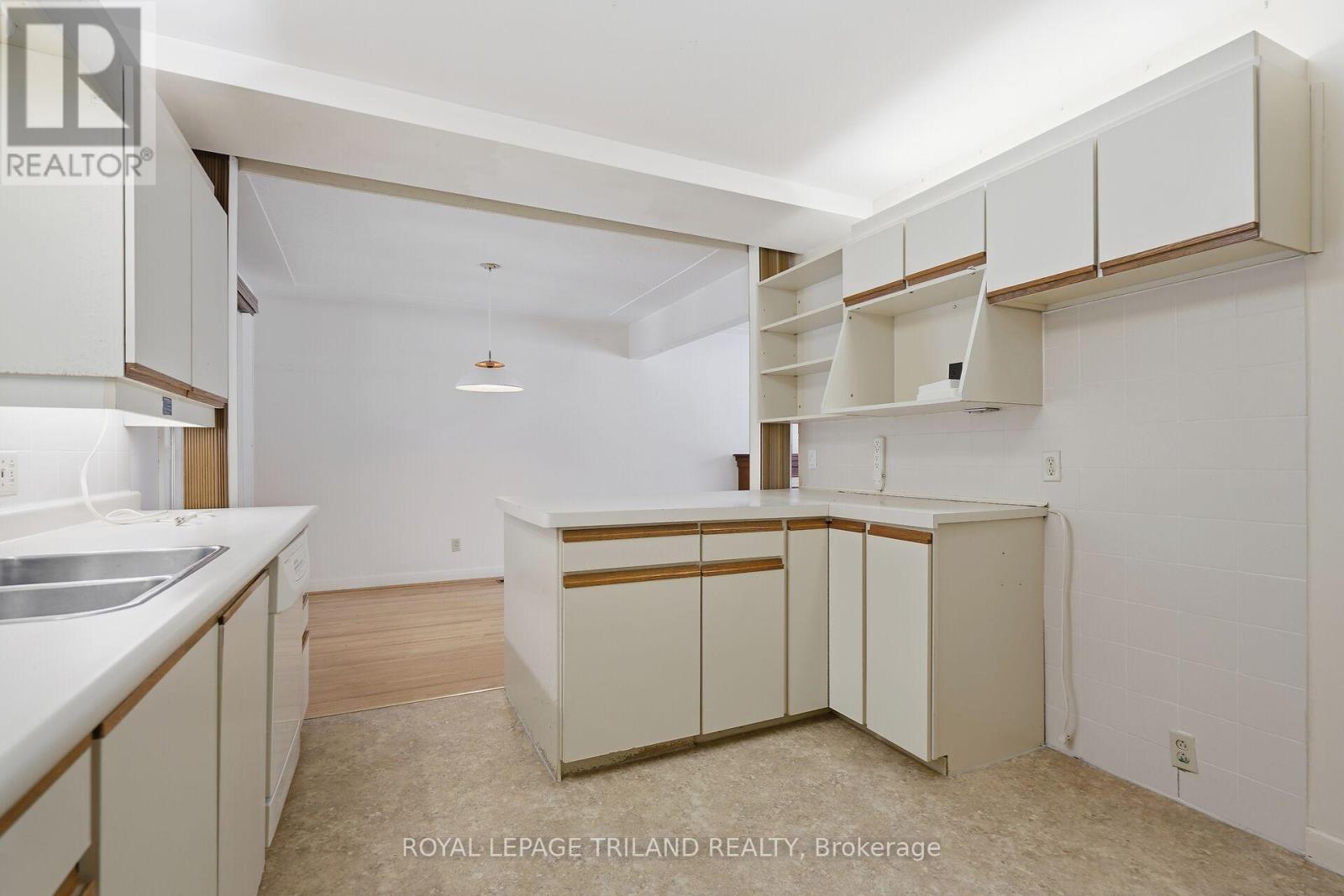 39 Ford Crescent, London North, Ontario  N6G 1H8 - Photo 13 - X12886210