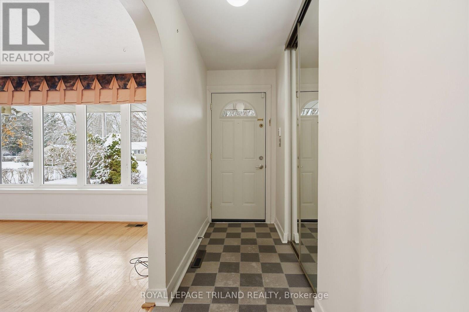 39 Ford Crescent, London North, Ontario  N6G 1H8 - Photo 4 - X12886210