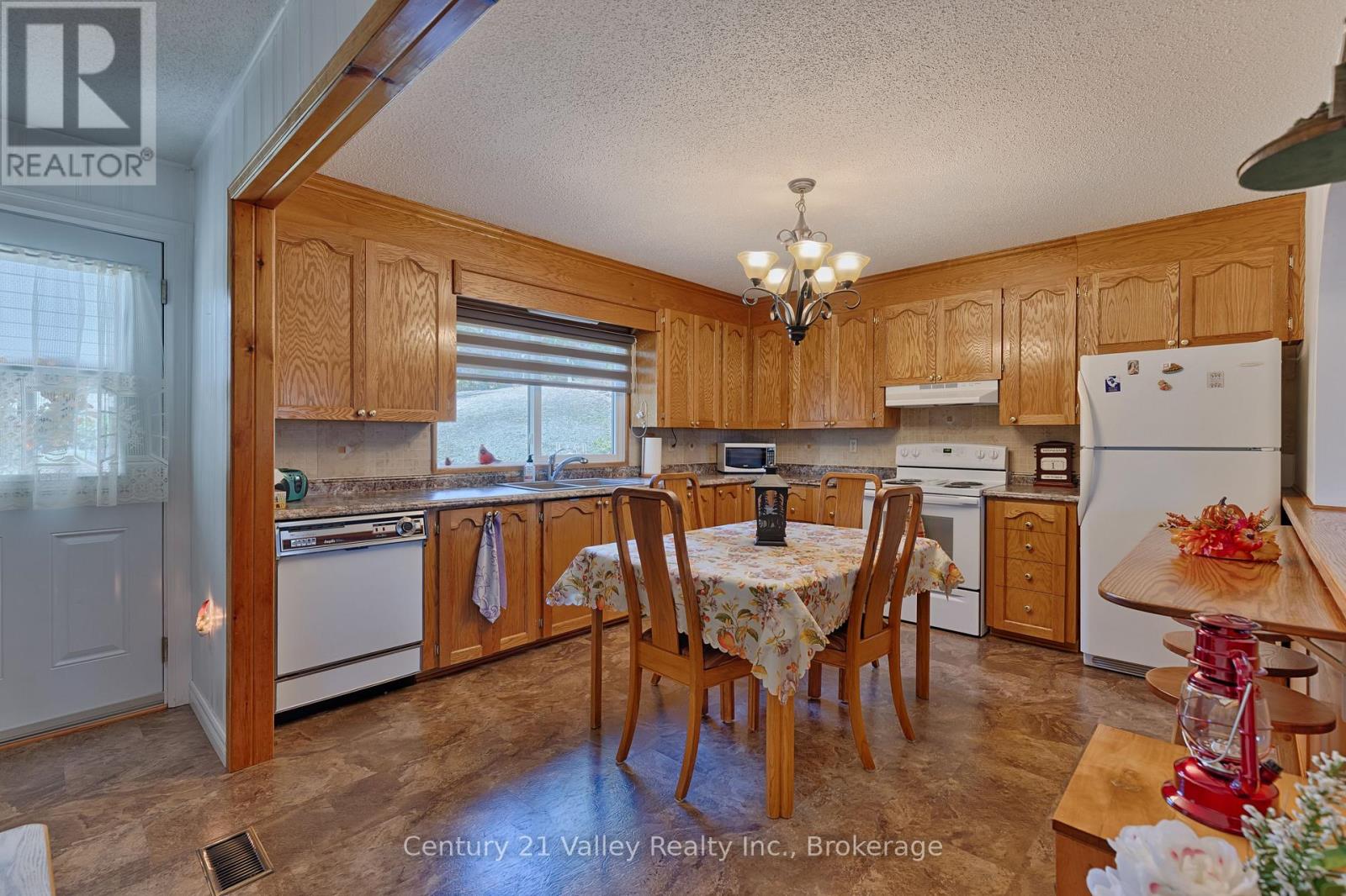 255 Flat Road, Greater Madawaska, Ontario  K0J 1N0 - Photo 32 - X12886308