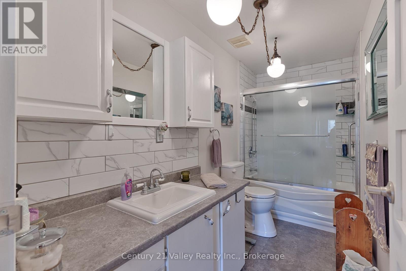 255 Flat Road, Greater Madawaska, Ontario  K0J 1N0 - Photo 41 - X12886308