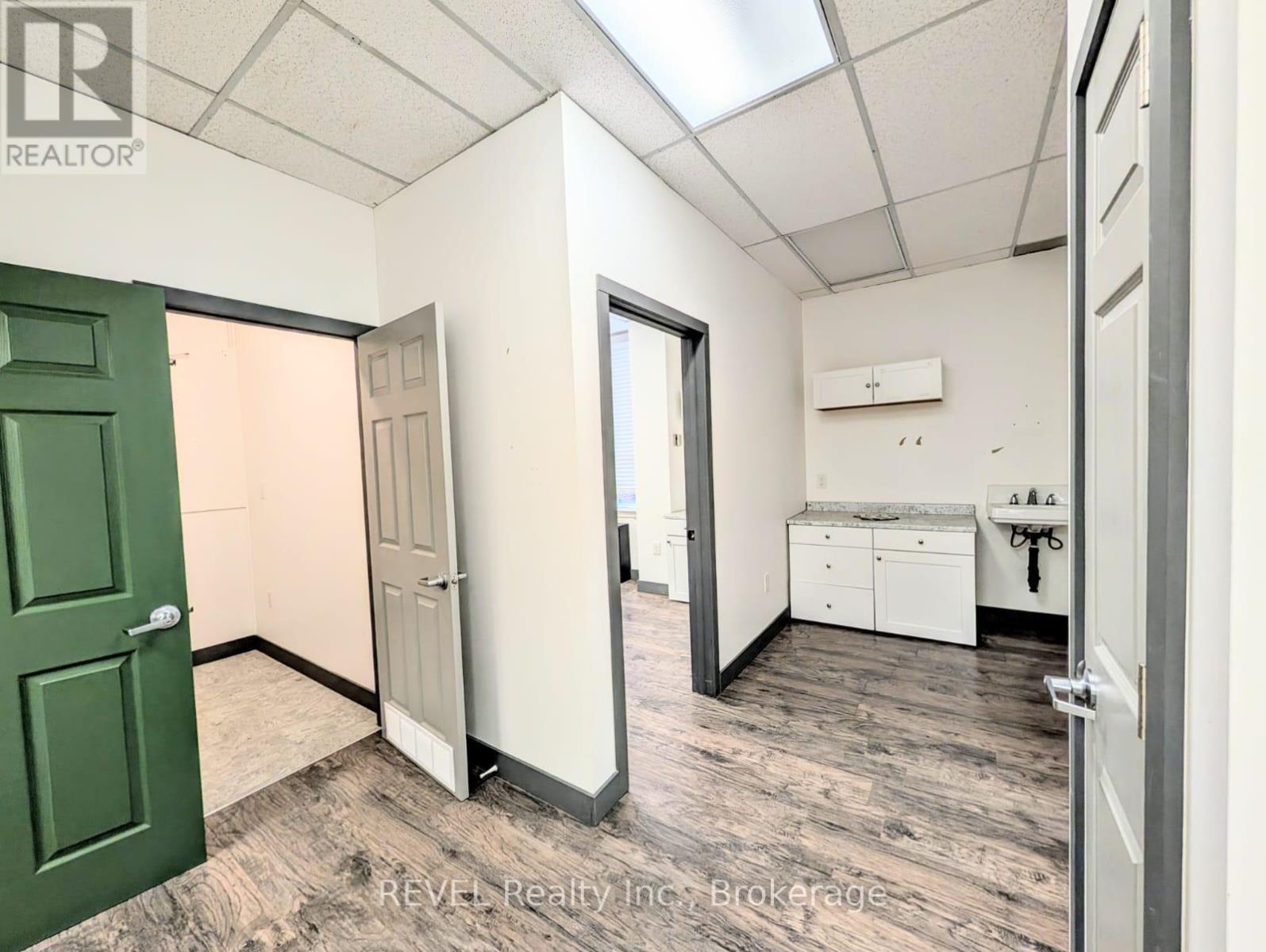 M3 - 112 Queenston Street, St. Catharines, Ontario  L2R 2Z4 - Photo 8 - X12685196