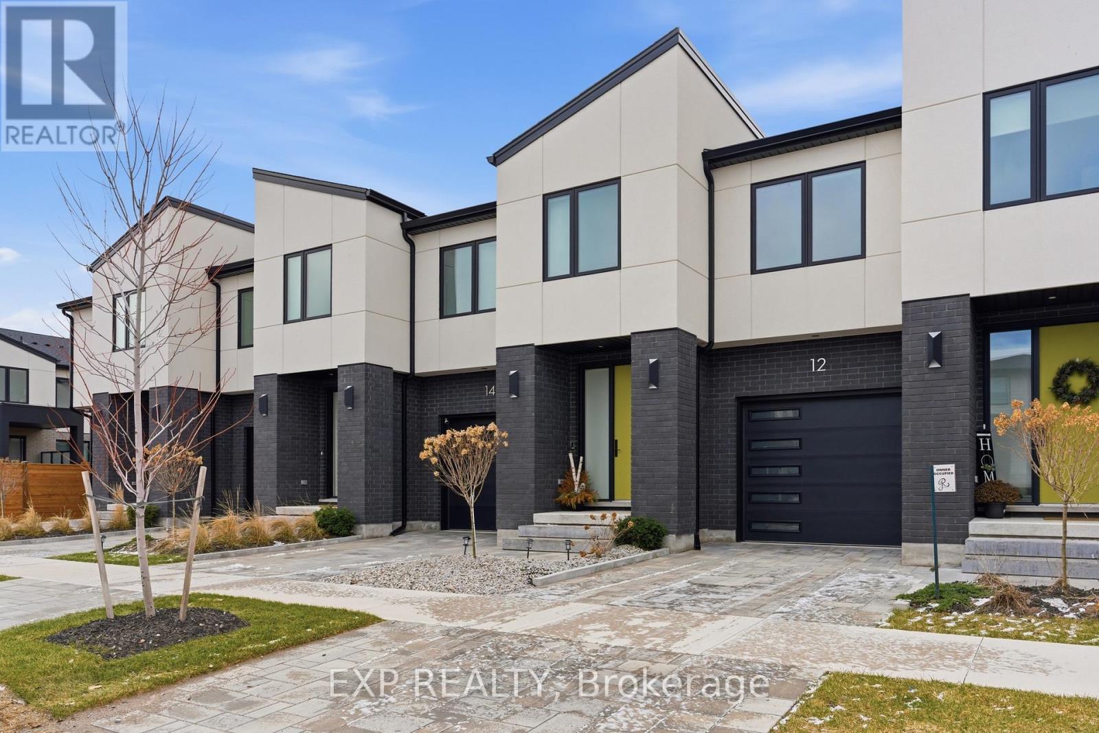 14 Arsenault Crescent, Pelham (Fonthill), Ontario  L0S 1E6 - Photo 2 - X12886360